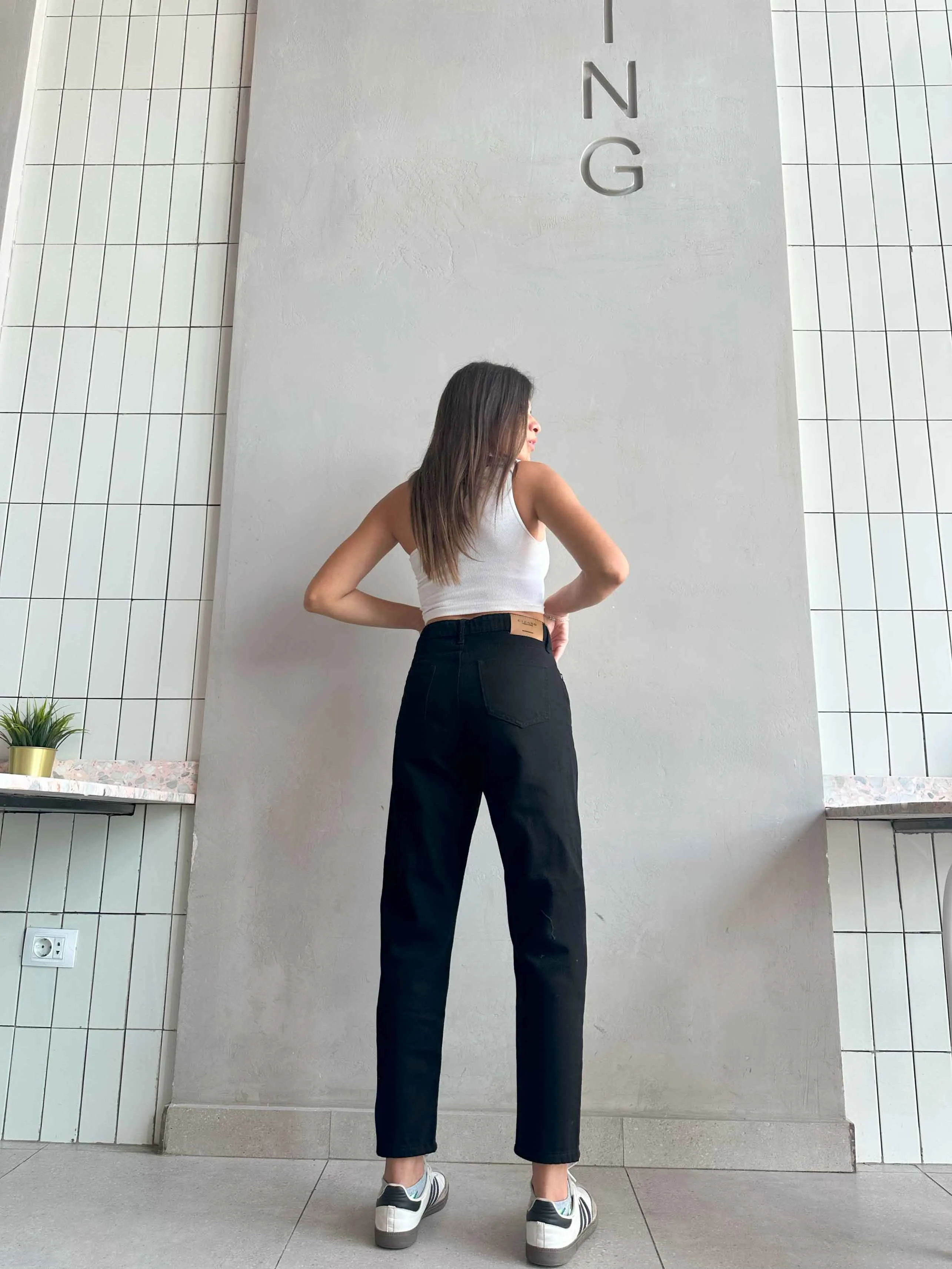 Mom-Fit - High-Waist Black.