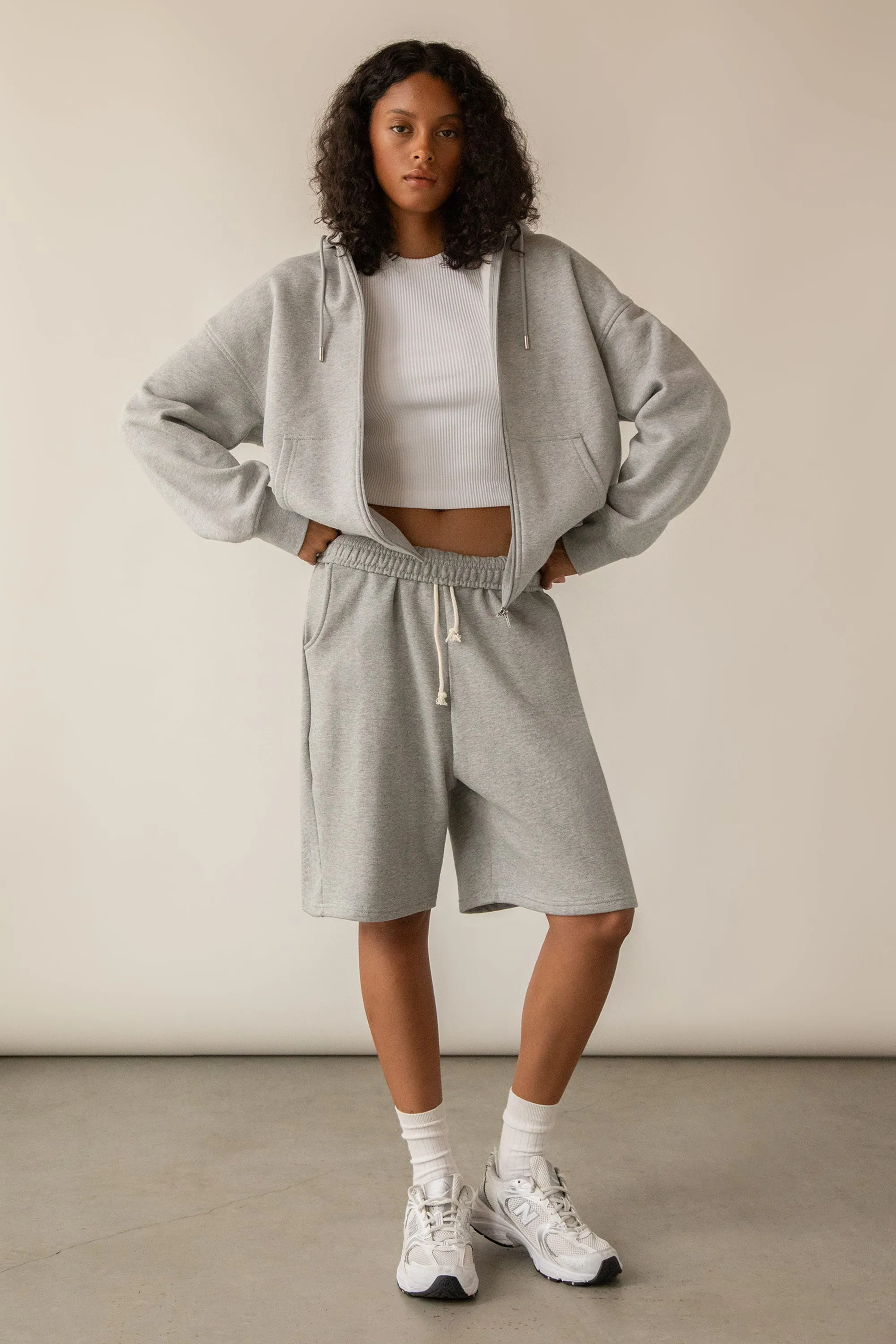 OVERSIZED ZIP-UP HOODIE